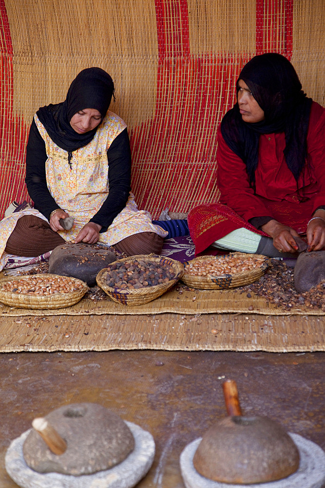Argen making, Asni, Atlas Mountains, Morocco, North Africa, Africa
