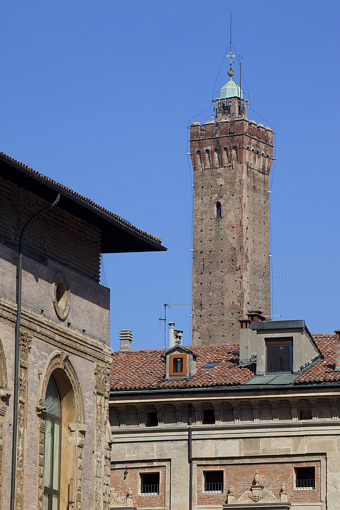 Asinelli Tower, Piazza Maggiore, Bologna, Emilia Romagna, Italy, Europe