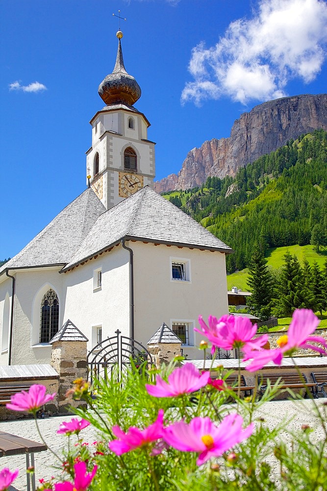 Church, Colfosco, Badia Valley, Bolzano Province, Trentino-Alto Adige, Italy, Europe