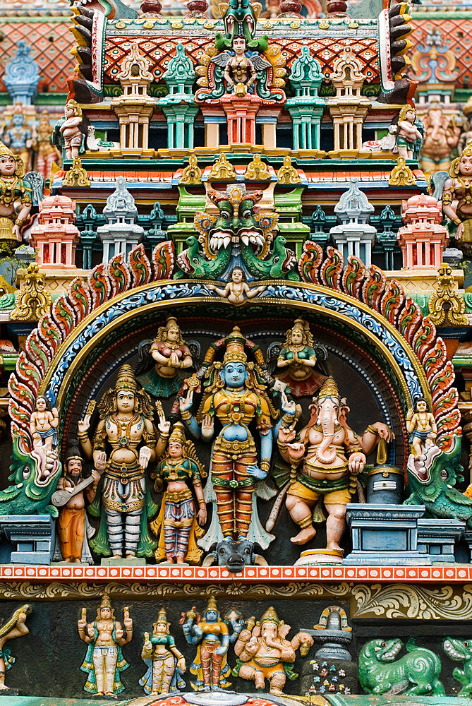 Detail of Hindu carvings, Sri Meenakshi Sundareshwara Temple, Madurai, Tamil Nadu, India, Asia