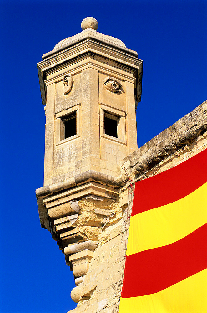 Vedette watchtower and Senglea flag, Senglea, Malta, Mediterranean, Europe