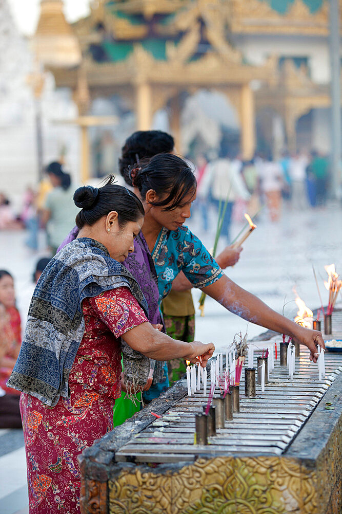 Devotees, Shwedagon pagoda, Yangon (Rangoon), Yangon Region, Myanmar (Burma), Asia