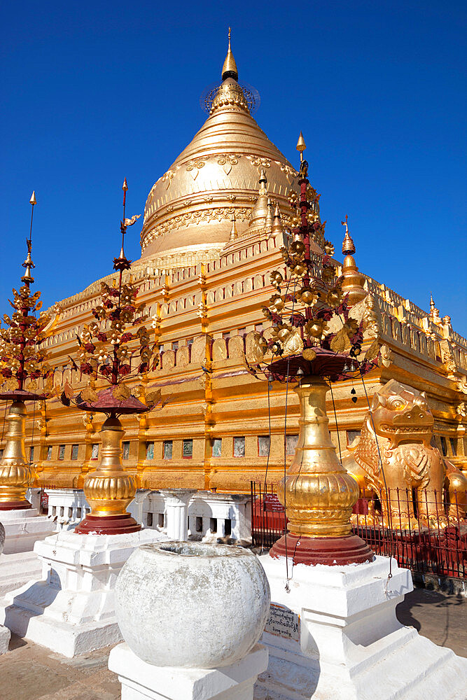 Shwezigon Pagoda, Bagan, Central Myanmar, Myanmar (Burma), Asia