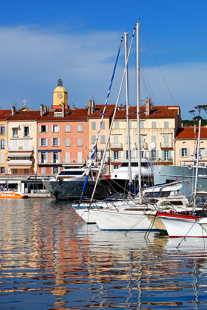 Yachts in harbour of old town, Saint-Tropez, Var, Provence-Alpes-Cote d'Azur, Provence, France, Mediterranean, Europe