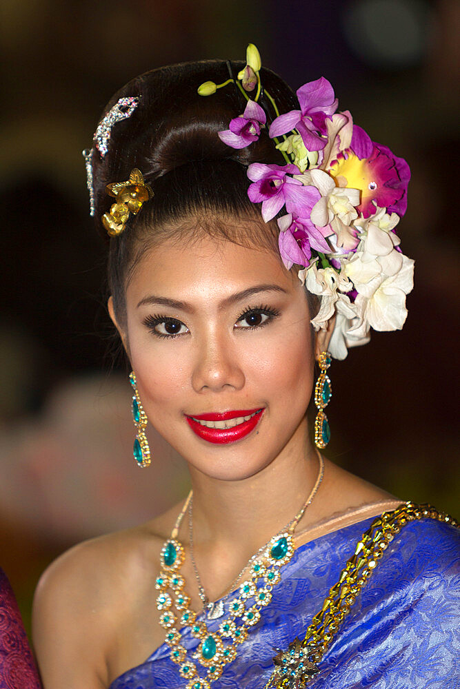 Young Thai woman at Loi Krathong festival, Chiang Mai, Northern Thailand, Thailand, Southeast Asia, Asia