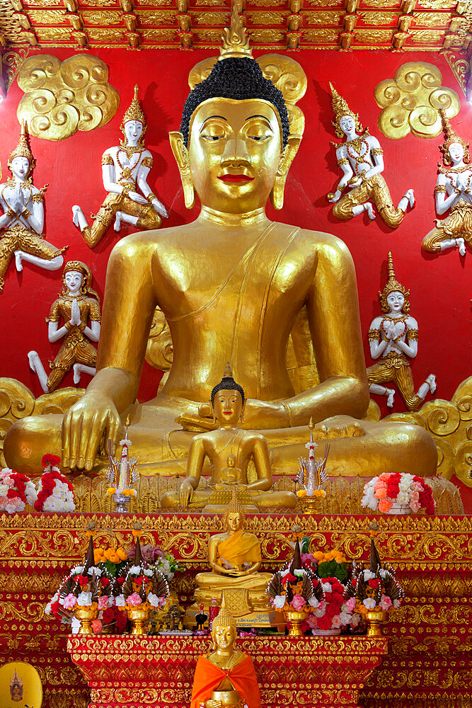 Buddha shrine, Wat Phra That Lampang Luang Buddhist temple, Lampang, Northern Thailand, Thailand, Southeast Asia, Asia