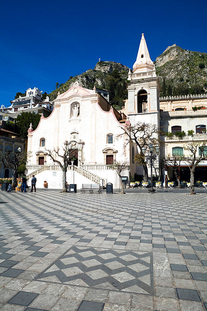 Piazza 9th Aprile, Taormina, Sicily, Italy, Europe