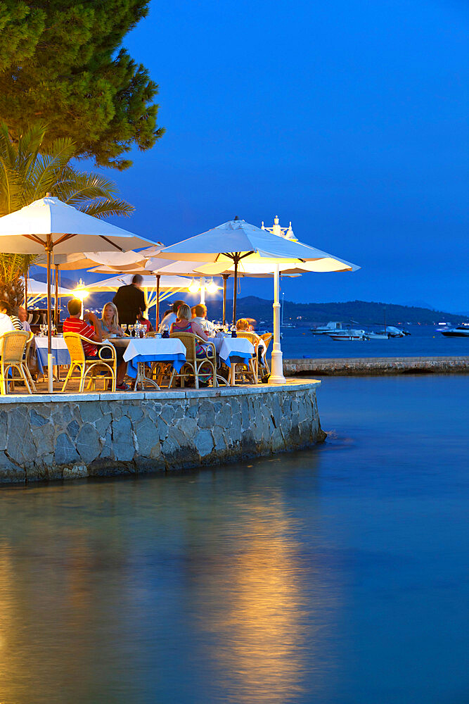 Waterfront restaurant in the evening, Port de Pollenca (Puerto Pollensa), Mallorca (Majorca), Balearic Islands, Spain, Mediterranean, Europe