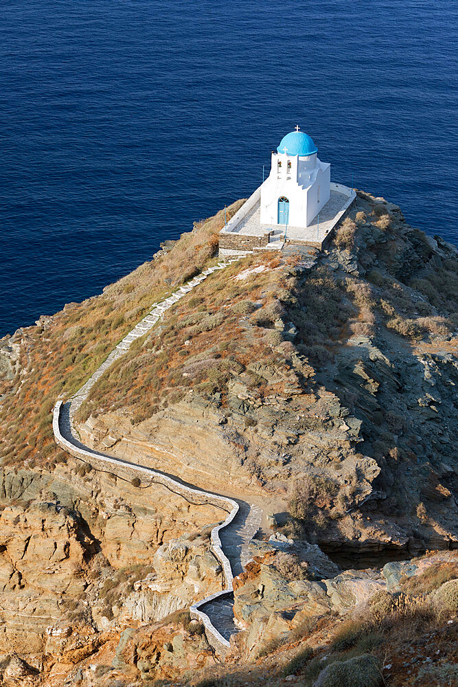 White Greek Orthodox chapel of Eftamartyres on headland, Kastro, Sifnos, Cyclades, Aegean Sea, Greek Islands, Greece, Europe