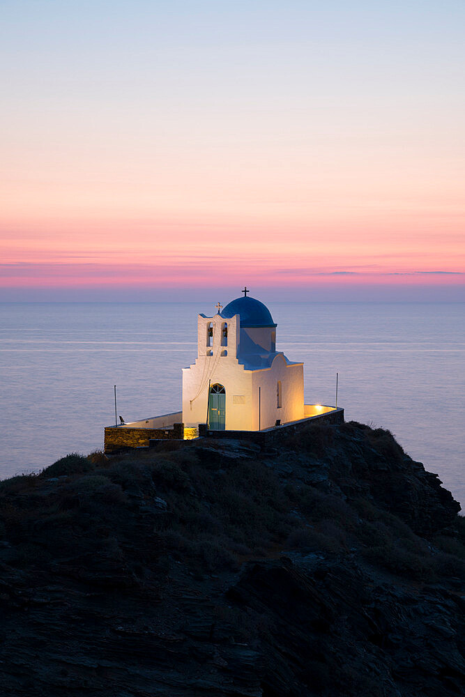 White Greek Orthodox chapel of Eftamartyres on headland, Kastro, Sifnos, Cyclades, Aegean Sea, Greek Islands, Greece, Europe