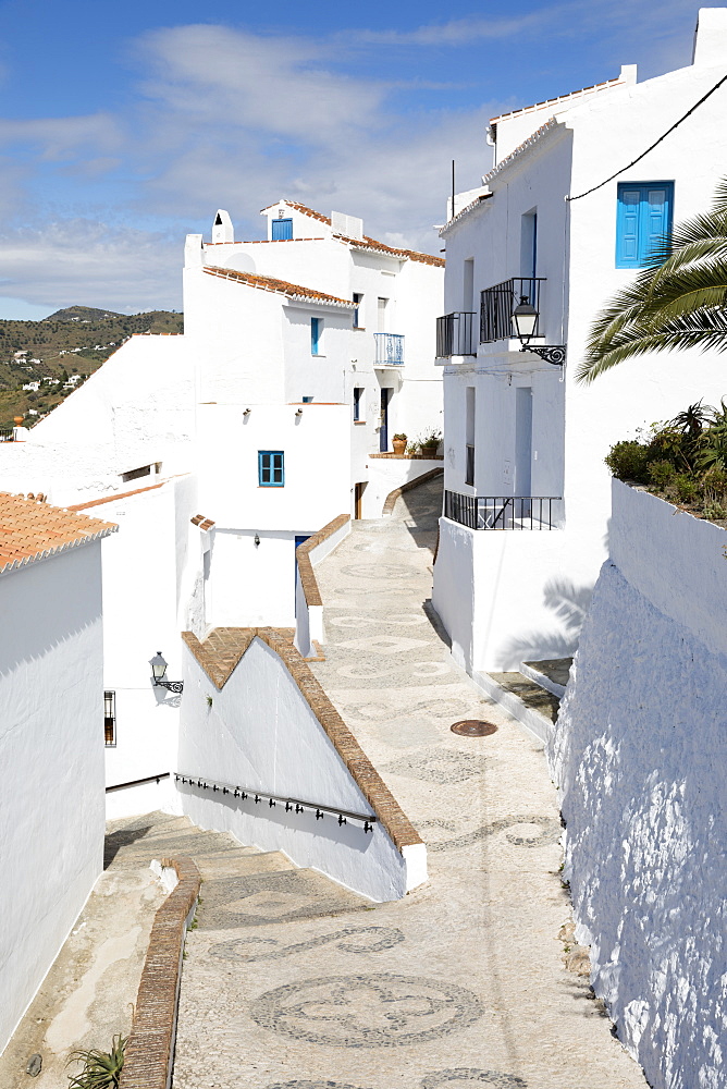 Narrow streets with whitewashed Andalucian houses, Frigiliana, Malaga Province, Costa del Sol, Andalucia, Spain, Europe