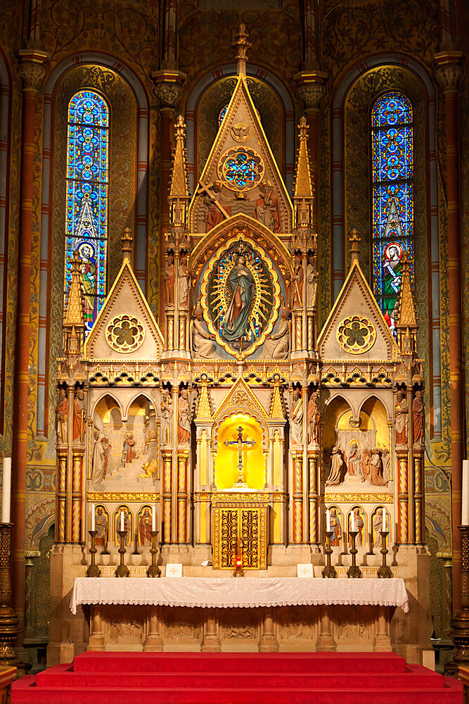 Gothic style altar, Matthias Church (Matyas-Templom), UNESCO World Heritage Site, Buda, Budapest, Hungary, Europe