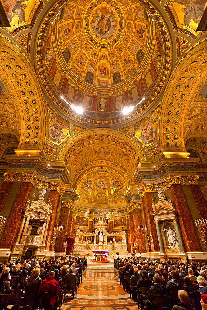 Interior and dome, St. Stephen's Basilica (Szent Istvan Bazilika), UNESCO World Heritage Site, Budapest, Hungary, Europe