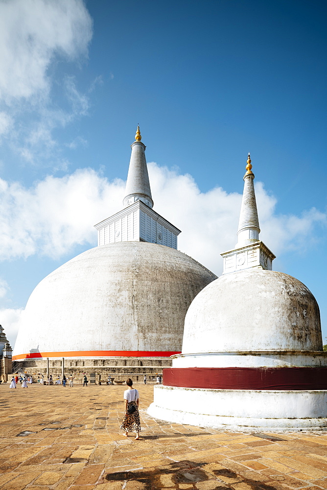 Ruwanweli Saya Dagoba (Golden Sand Stupa), Anuradhapura, UNESCO World Heritage Site, North Central Province, Sri Lanka, Asia