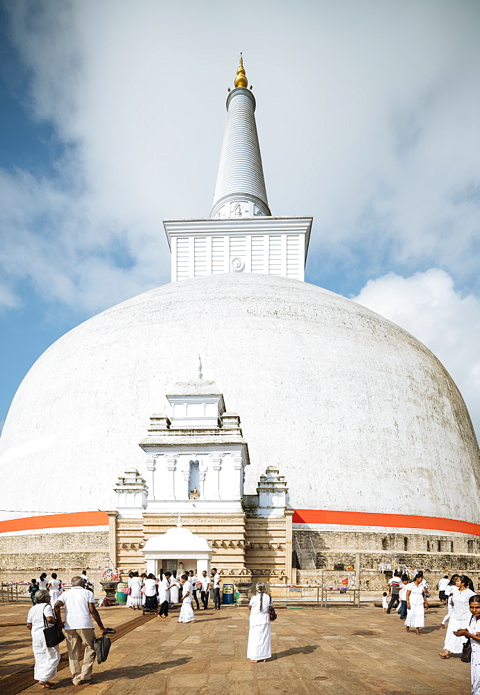 Ruwanweli Saya Dagoba (Golden Sand Stupa), Anuradhapura, UNESCO World Heritage Site, North Central Province, Sri Lanka, Asia