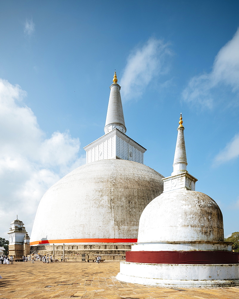 Ruwanweli Saya Dagoba (Golden Sand Stupa), Anuradhapura, UNESCO World Heritage Site, North Central Province, Sri Lanka, Asia