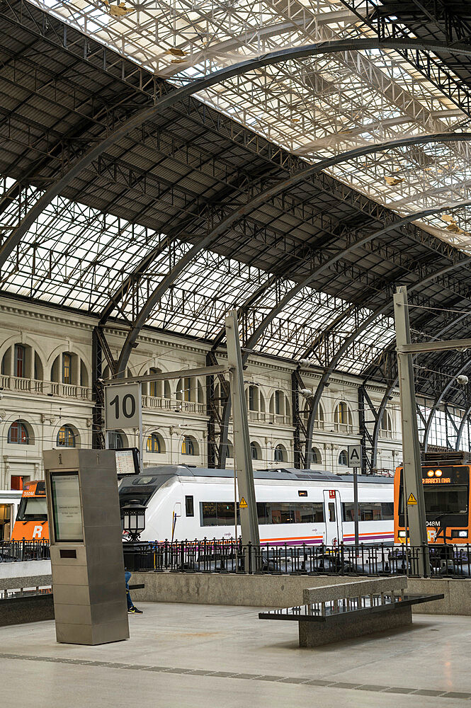 Interior of France Railway Station (Estacion de Francia), Barcelona, Catalonia, Spain, Europe