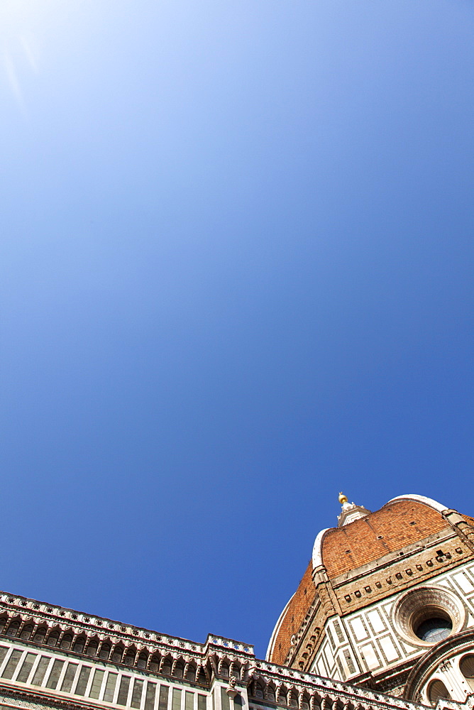 The Dome of Santa Maria del Fiore and blue sky, Florence, UNESCO World Heritage Site, Tuscany, Italy, Europe