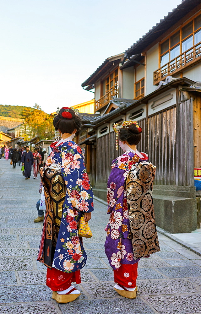 Geishas wearing kimonos in Gion, Kyoto, Japan, Asia