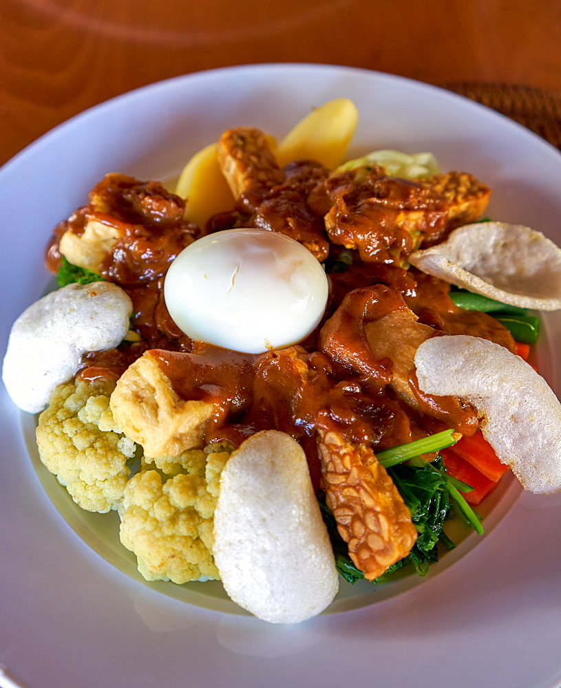 Gado gado, an Indonesian national dish, with fried tofu and tempeh, Bali, Indonesia, Southeast Asia, Asia