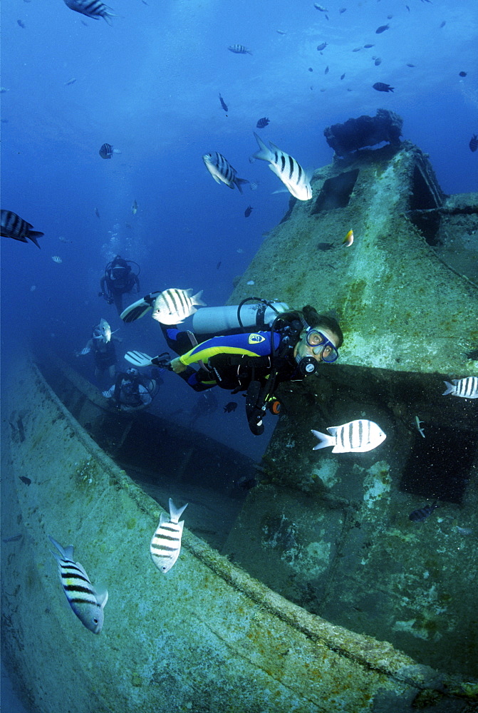 divers enjoying wreck diving in Barbados, Caribbean