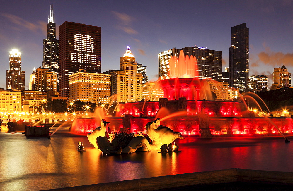 Illuminated Buckingham Fountain at dusk, Chicago, Illinois 