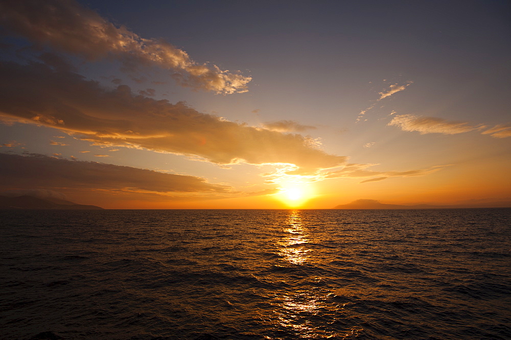 Greece, Aegean Sea horizon at sunrise