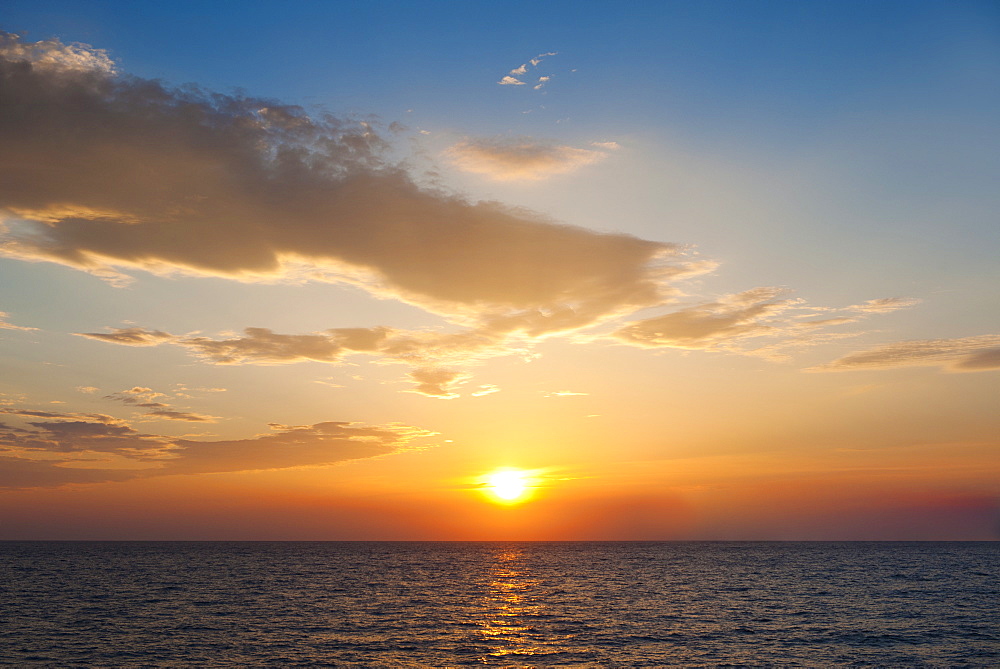 Greece, Aegean Sea horizon at sunrise