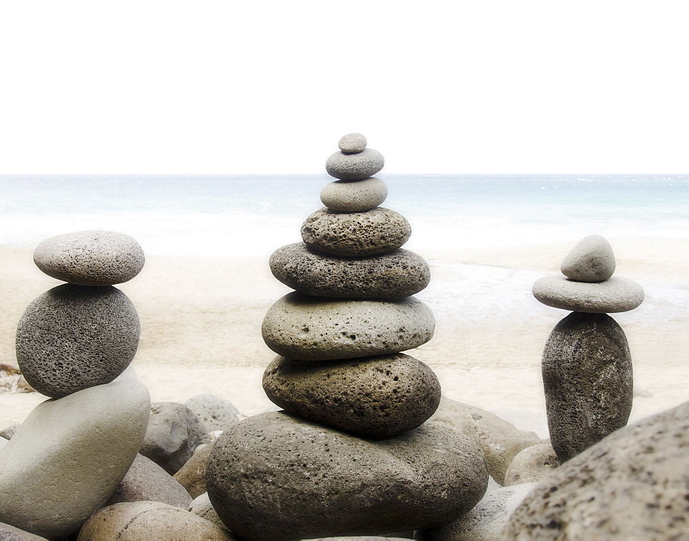 Stacks of pebbles, USA, Hawaii, Kauai, Hanakapi'ai Beach, Kalalau Trail