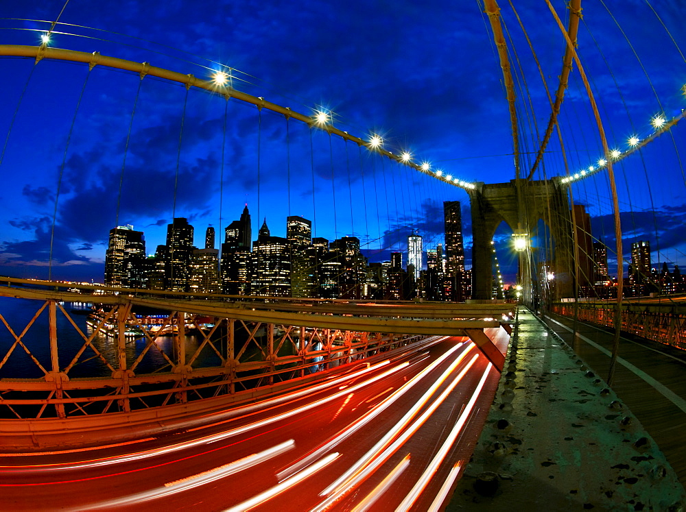 USA, New York State, New York City, Manhattan, Brooklyn Bridge at dusk