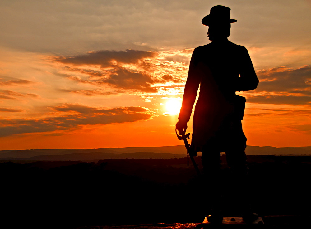 USA, Pennsylvania, Gettysburg, Little Round Top, statue of soldier at sunset