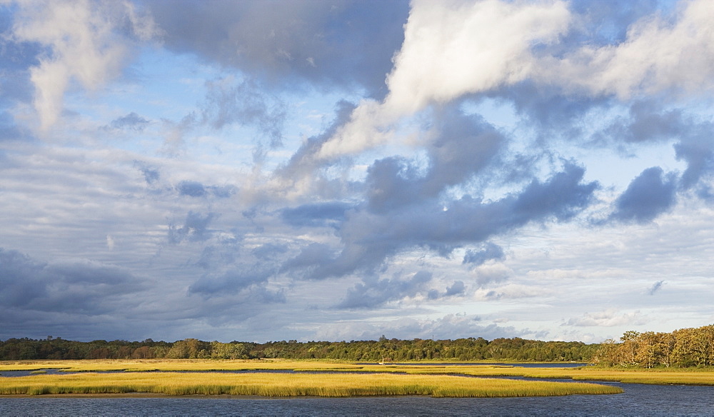 USA, New York, Long Island, East Hampton, Clouds over lake