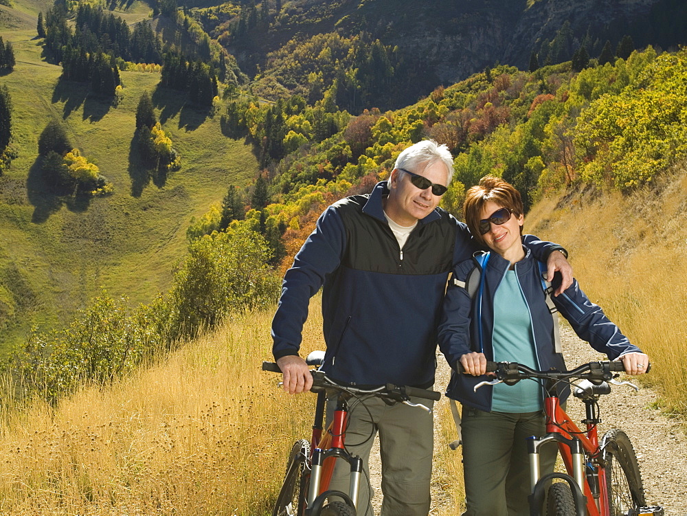 Senior couple with mountain bikes, Utah, United States