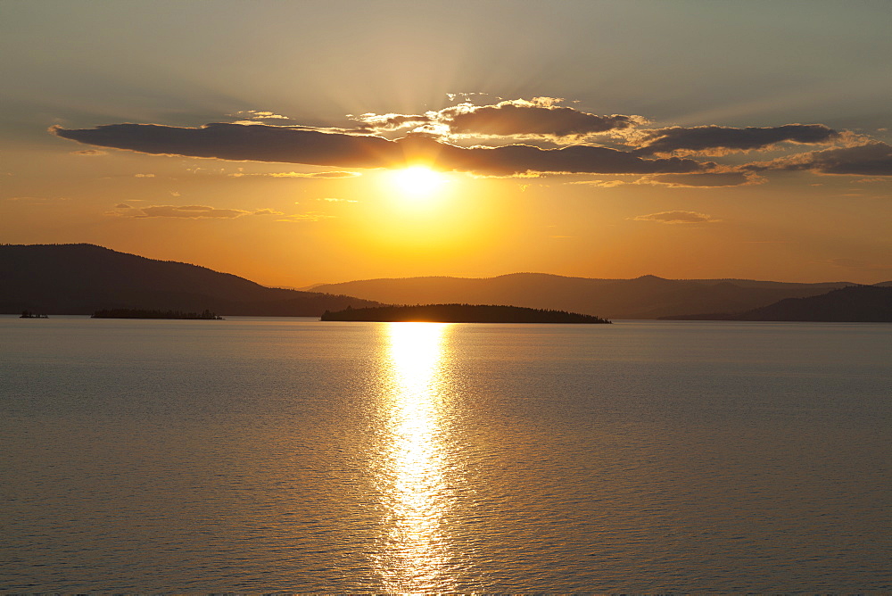 USA, Montana, Flathead Lake, View of sunset over lake, USA, Montana, Flathead Lake