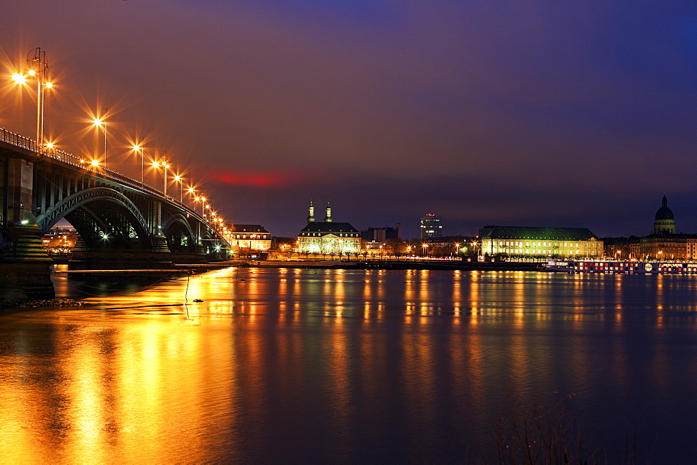 Illuminated Theodor Heuss Bridge and waterfront skyline, Germany, Rhineland-Palatinate, Mainz, Theodor Heuss Bridge,Christuskirche