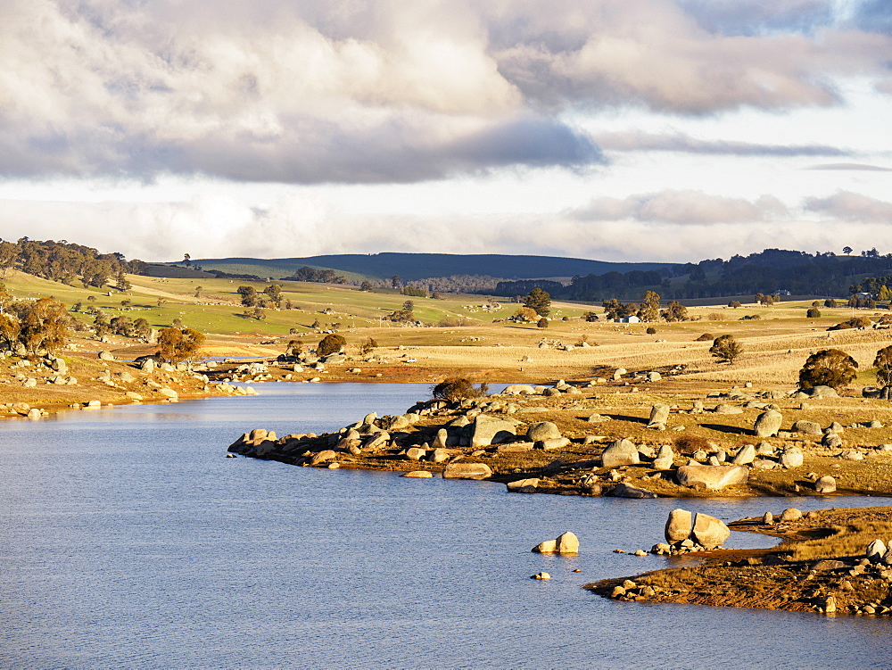Australia, New South Wales, Oberon, Rocks on riverbanks in countryside