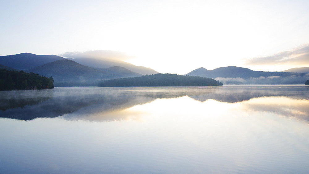 USA, New York, Sunrise over Lake Placid