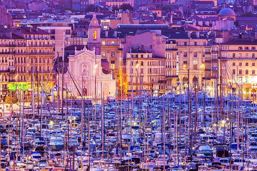 France, Provence-Alpes-Cote d'Azur, Marseille, Cityscape with Vieux port - Old Port at sunset