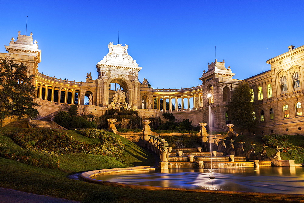 France, Provence-Alpes-Cote d'Azur, Marseille, Palais Longchamp Monument with adjoining fountain