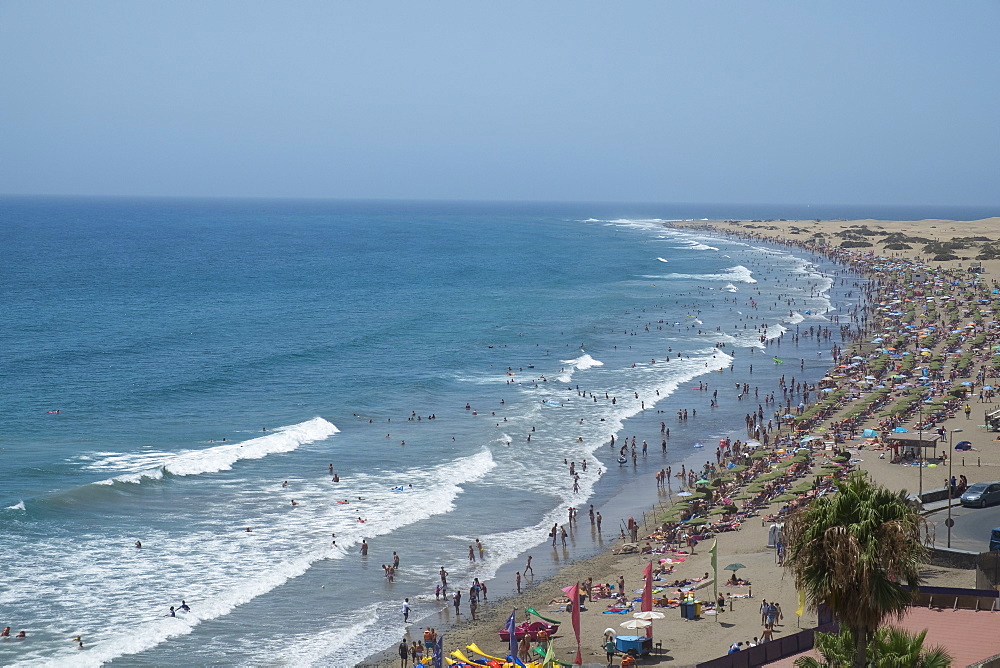 Spain, Gran Canaria, Maspalomas, Crowded beach