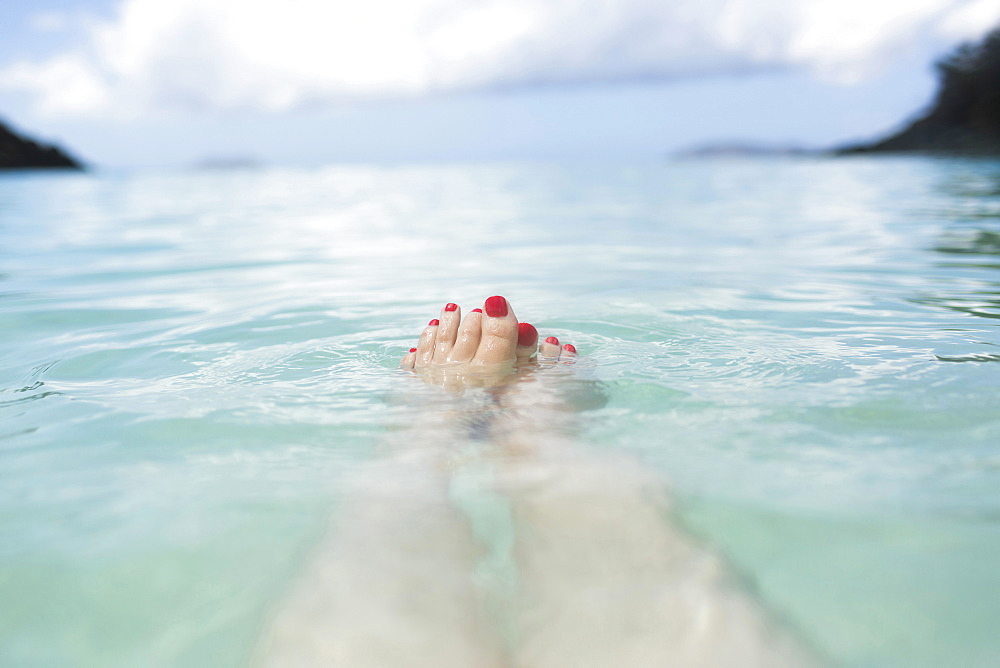 USA, Virgin Islands, Saint Thomas, Female feet in sea