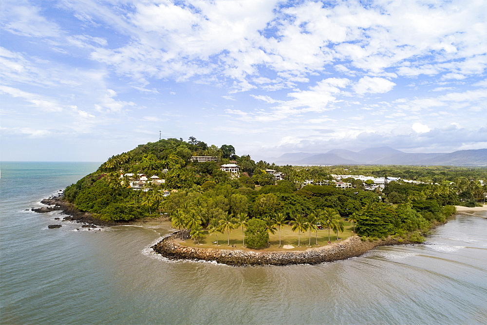 Australia, Queensland, Blue sky over coastline (Drone)