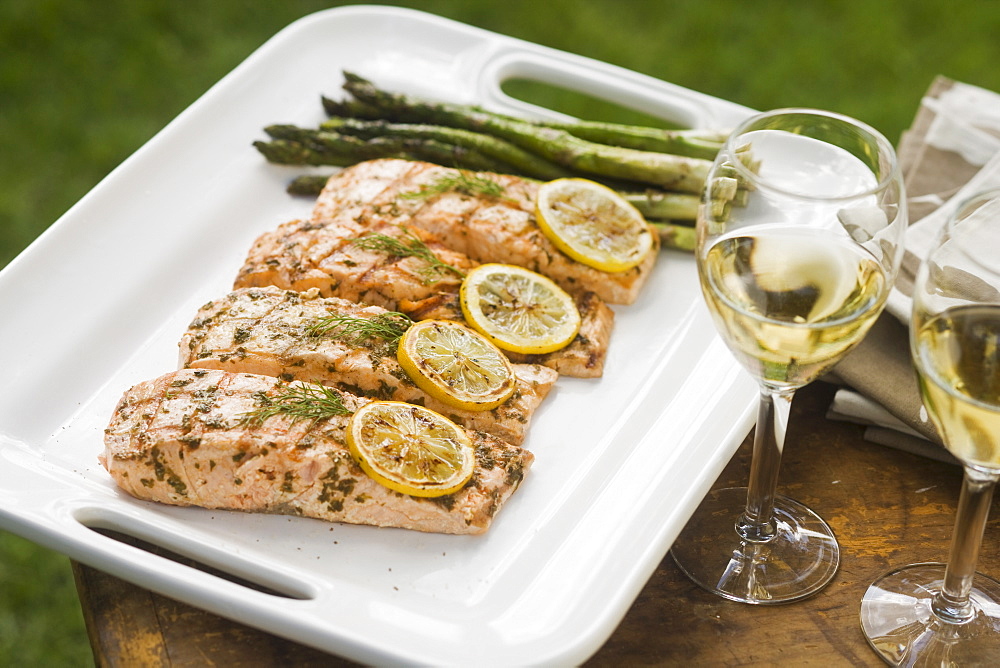 Grilled fish and asparagus on platter