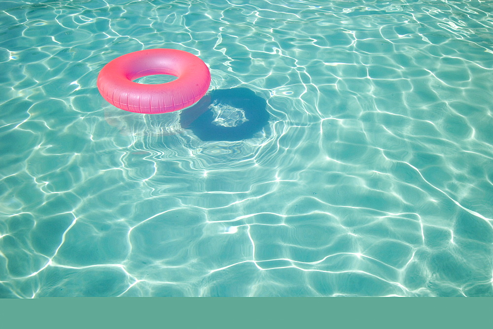 Floatation device in a swimming pool