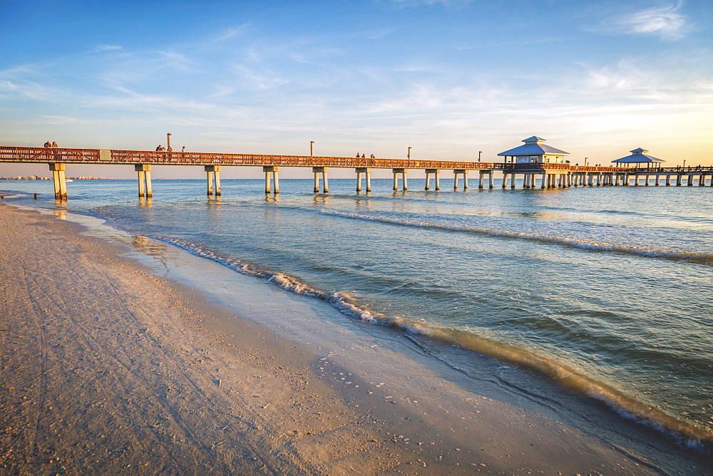 USA, Florida, Fort Myers Beach, Pier in sea at sunset