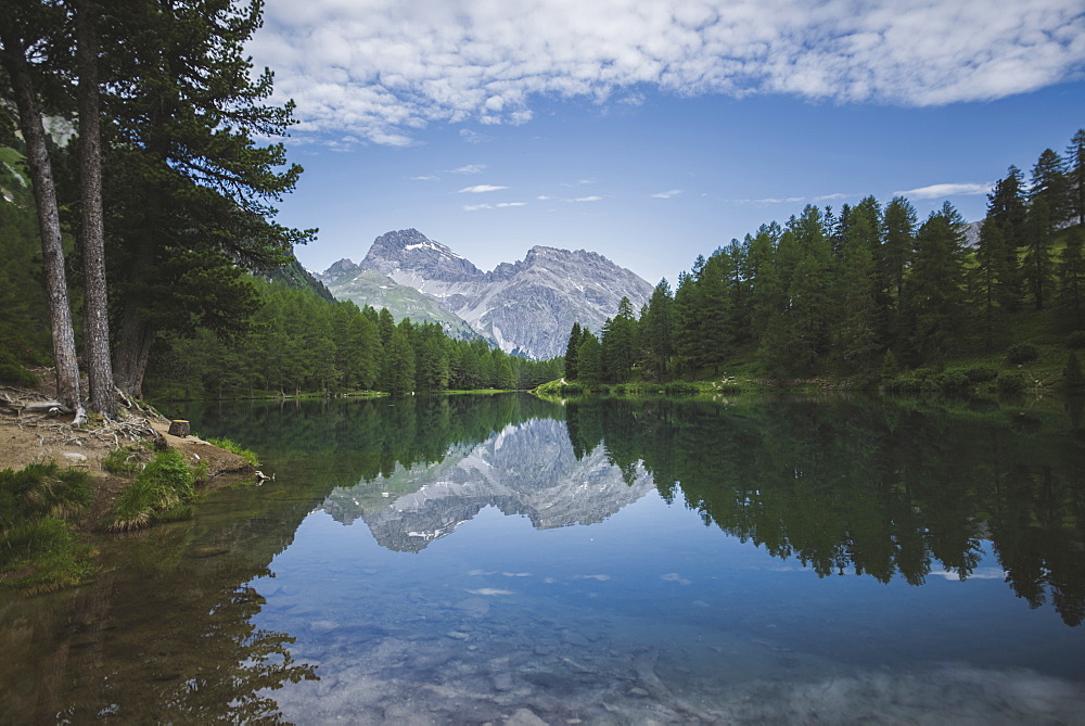 Switzerland, Bravuogn, Palpuognasee, Scenic view of Palpuognasee lake in Swiss Alps