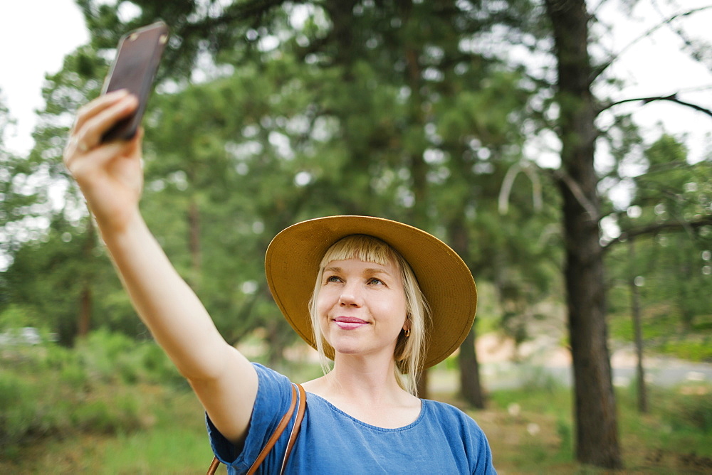 USA, Utah, Bryce Canyon, Woman taking selfie in national park