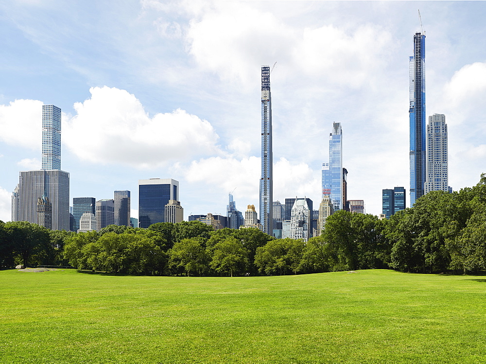 USA, New York, New York City, Central Park with city skyline