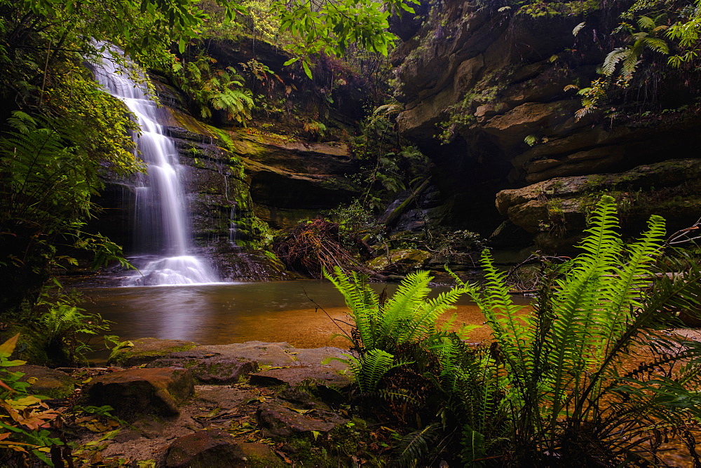 Australia, New South Whales, Blue Mountains National Park, Waterfall in Blue Mountains National Park