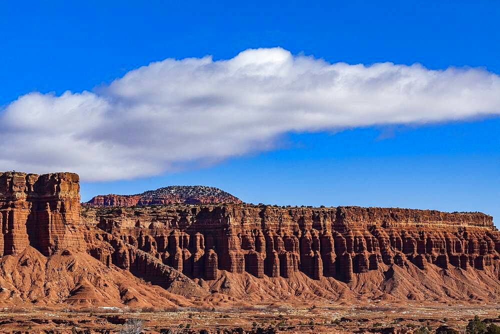 USA, Utah, Escalante, Sandstone cliffs in Grand Staircase-Escalante National Monument